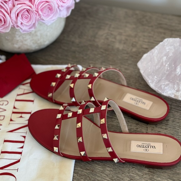 Stunning red Valentino rockstud Sandals - Picture 3 of 5